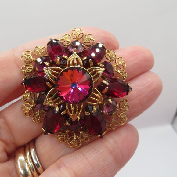 Vintage Volcano Rivoli Red Pink Rhinestone Gold Tone Filigree Brooch - Picture 3 of 6